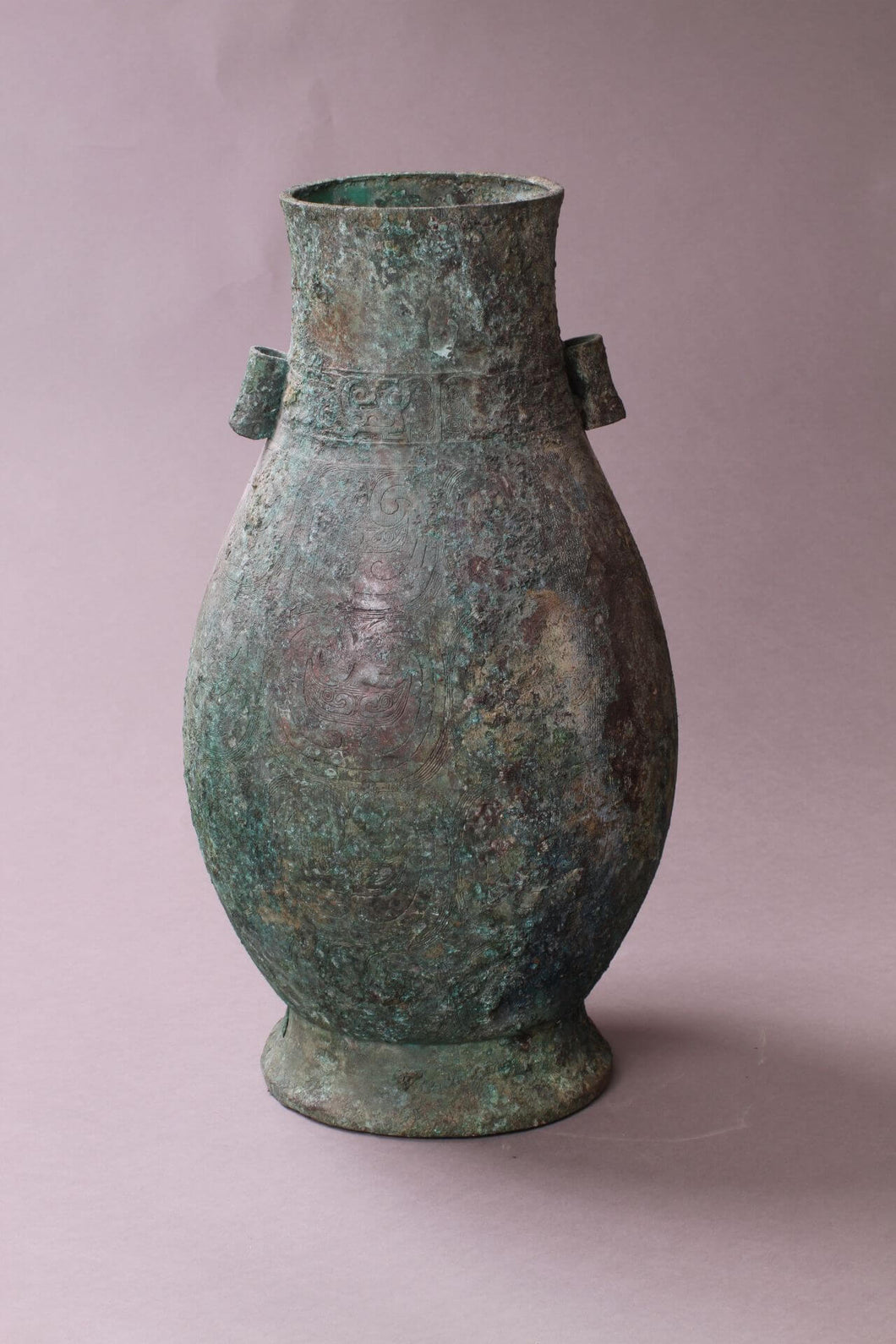 非常罕见的古代青铜花瓶，“胡”