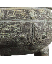 将图片加载到图库查看器，一个重要的铭刻古老的仪式青铜食物容​​器（丁）
